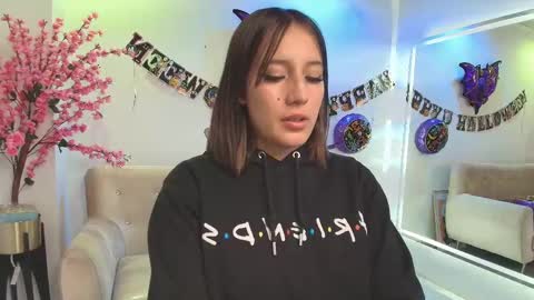 Snapshot of lili_scott chatting on October 29, 3:22 am Lili  online show from October 29, 3:22 am