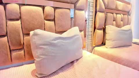 LILIAN  online show from November 8, 8:25 pm