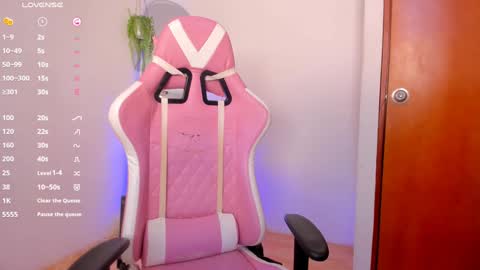Snapshot of lilian_vergara chatting on January 22, 9:22 pm holis soy lily chang no olvides el pulgar arriba es muy importante para mi 3 independent model online show from January 22, 9:22 pm