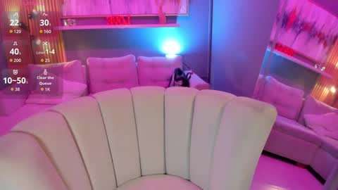 holis soy lily chang no olvides el pulgar arriba es muy importante para mi 3 independent model online show from February 27, 8:30 pm