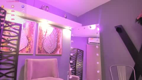Snapshot of lilian_vergara chatting on September 22, 7:45 pm holis soy lily chang no olvides el pulgar arriba es muy importante para mi 3 independent model online show from September 22, 7:45 pm