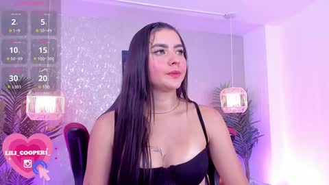 Snapshot of lilicooper_ chatting on December 5, 8:22 pm Lili Cooper online show from December 5, 8:22 pm