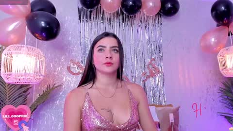 Snapshot of lilicooper_ chatting on December 12, 8:32 pm Lili Cooper online show from December 12, 8:32 pm