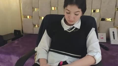 lilimini online show from February 4, 9:18 pm