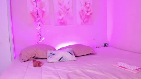 lilirousee online show from March 29, 2:10 am