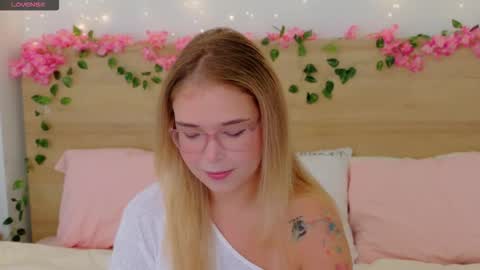 Lilith Bonheur online show from November 20, 2:34 am