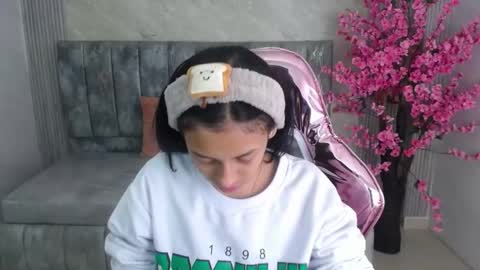 Snapshot of lilith_petit_sub chatting on January 17, 12:52 pm Lilith  online show from January 17, 12:52 pm