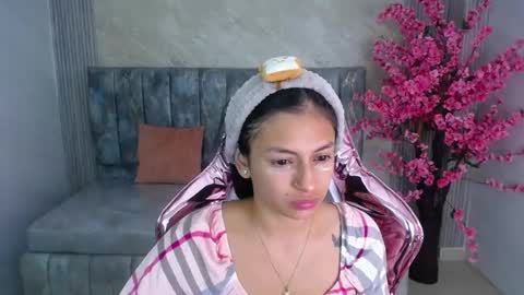 Snapshot of lilith_petit_sub chatting on January 23, 12:52 pm Lilith  online show from January 23, 12:52 pm