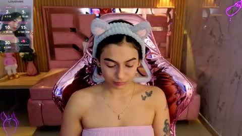 Snapshot of lilith_petit_sub chatting on October 8, 4:39 am Lilith  online show from October 8, 4:39 am