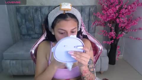 Snapshot of lilith_petit_sub chatting on January 30, 12:48 pm Lilith  online show from January 30, 12:48 pm