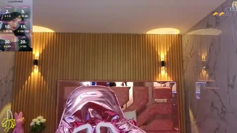 Snapshot of lilith_petit_sub chatting on October 25, 3:47 am Lilith  online show from October 25, 3:47 am