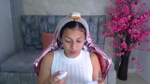 Snapshot of lilith_petit_sub chatting on January 22, 12:49 pm Lilith  online show from January 22, 12:49 pm