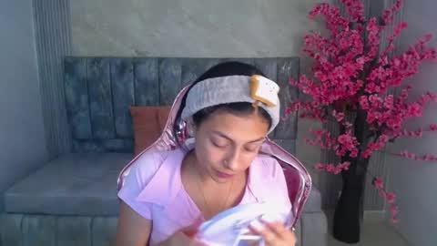 Snapshot of lilith_petit_sub chatting on January 21, 12:50 pm Lilith  online show from January 21, 12:50 pm