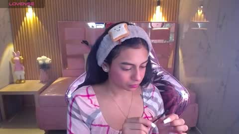 Snapshot of lilith_petit_sub chatting on February 21, 1:22 pm Lilith  online show from February 21, 1:22 pm