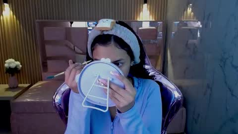 Snapshot of lilith_petit_sub chatting on January 19, 1:01 pm Lilith  online show from January 19, 1:01 pm