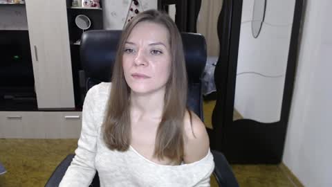 lilith small21 online show from December 6, 9:10 am