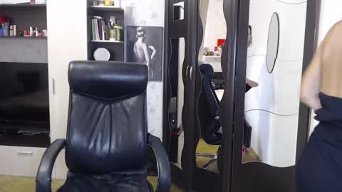 lilith small21 online show from September 25, 9:19 am