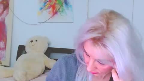 Lara online show from February 2, 1:37 am