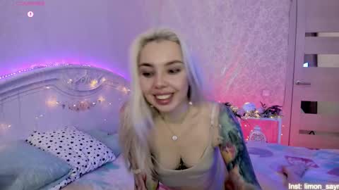 LilliMoore online show from November 10, 2:50 am