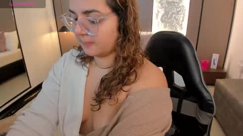 L I L L Y online show from February 24, 12:26 pm