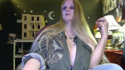 Lillyth Eden online show from January 21, 6:11 am