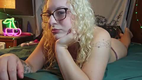 LilPies  online show from July 22, 3:13 pm