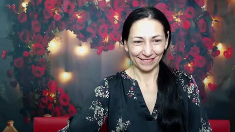 lilugrants online show from February 5, 5:30 am