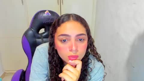 Snapshot of lily_anal_squirt chatting on December 28, 8:25 pm lily_anal_squirt online show from December 28, 8:25 pm