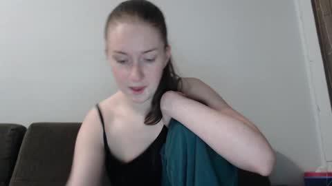 lily_love_x online show from April 9, 6:19 am