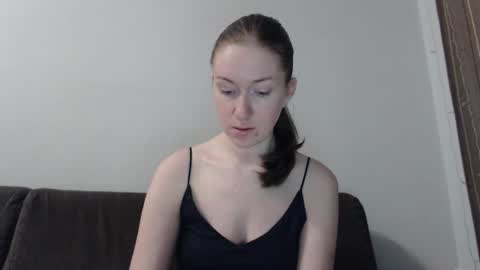 lily_love_x online show from April 13, 11:05 pm