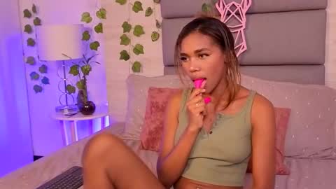 Lily Miiller online show from November 6, 11:43 pm