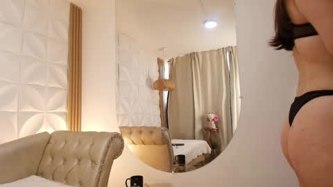 Lily Lauren online show from March 25, 1:03 pm