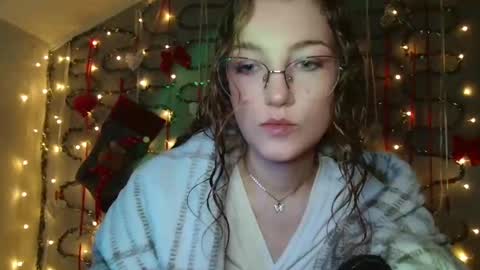 small lily online show from December 14, 11:05 am