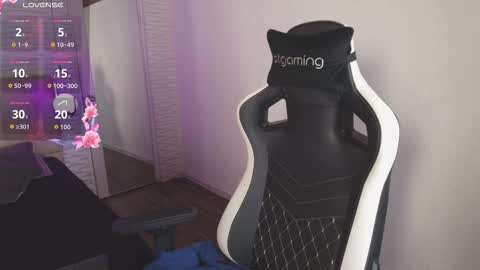 lily_waist online show from November 1, 11:25 am