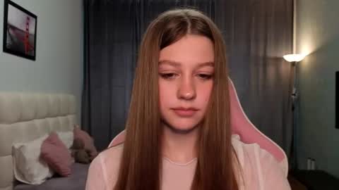 Lily online show from June 18, 9:10 am