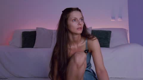 Lily online show from April 4, 6:18 pm