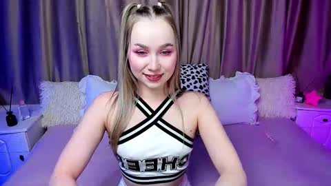 Snapshot of lilystarlight chatting on October 15, 3:53 am Lilian online show from October 15, 3:53 am