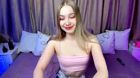Snapshot of lilystarlight chatting on March 8, 4:09 am Lilian online show from March 8, 4:09 am