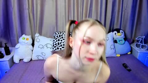 Snapshot of lilystarlight chatting on February 3, 3:31 am Lilian online show from February 3, 3:31 am