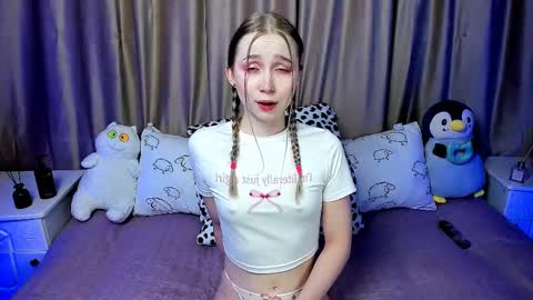 Snapshot of lilystarlight chatting on February 19, 3:28 am Lilian online show from February 19, 3:28 am