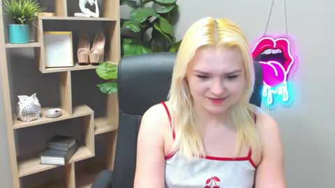 Lily online show from March 27, 8:05 am