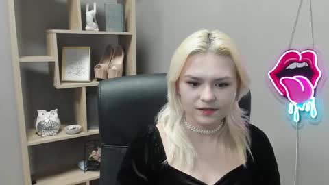 Lily online show from February 24, 3:32 pm