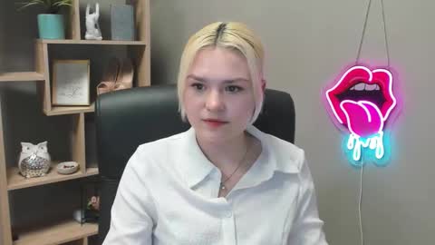 Lily online show from February 27, 4:29 pm