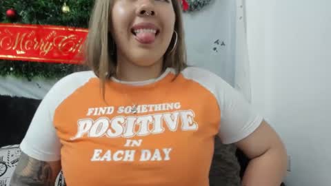 Snapshot of lina_browm chatting on December 13, 8:58 pm Lina Browm online show from December 13, 8:58 pm