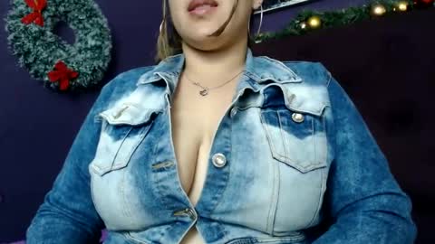Snapshot of lina_browm chatting on December 12, 10:42 pm Lina Browm online show from December 12, 10:42 pm