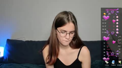 lina hall online show from December 10, 12:49 pm