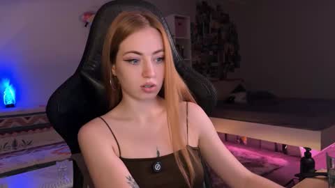 Snapshot of lina_witch chatting on October 12, 1:57 pm lina online show from October 12, 1:57 pm