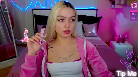 I am Lina online show from February 23, 10:04 am