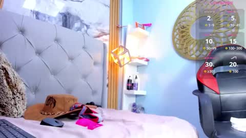 L I N A  online show from October 31, 4:47 am