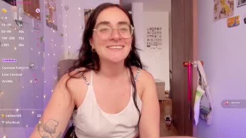 Giggles  online show from October 20, 4:10 pm